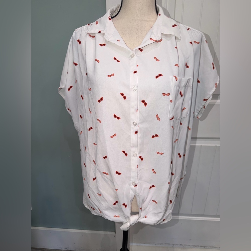 Sabrina Lauren Button front tie waist sunglass printed top size small - Picture 3 of 6